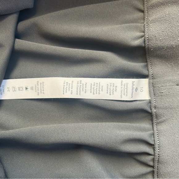 Lululemon Women’s Crop Pants - Picture 8 of 9